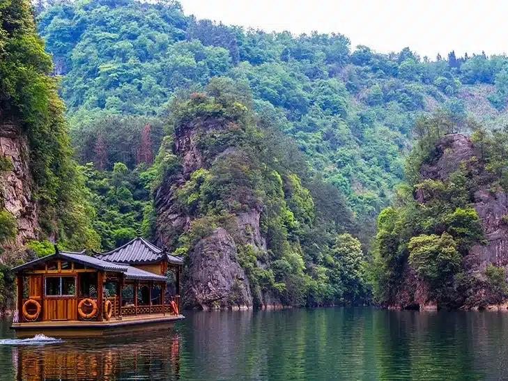 Озеро Баофэн-Чжанцзяцзе