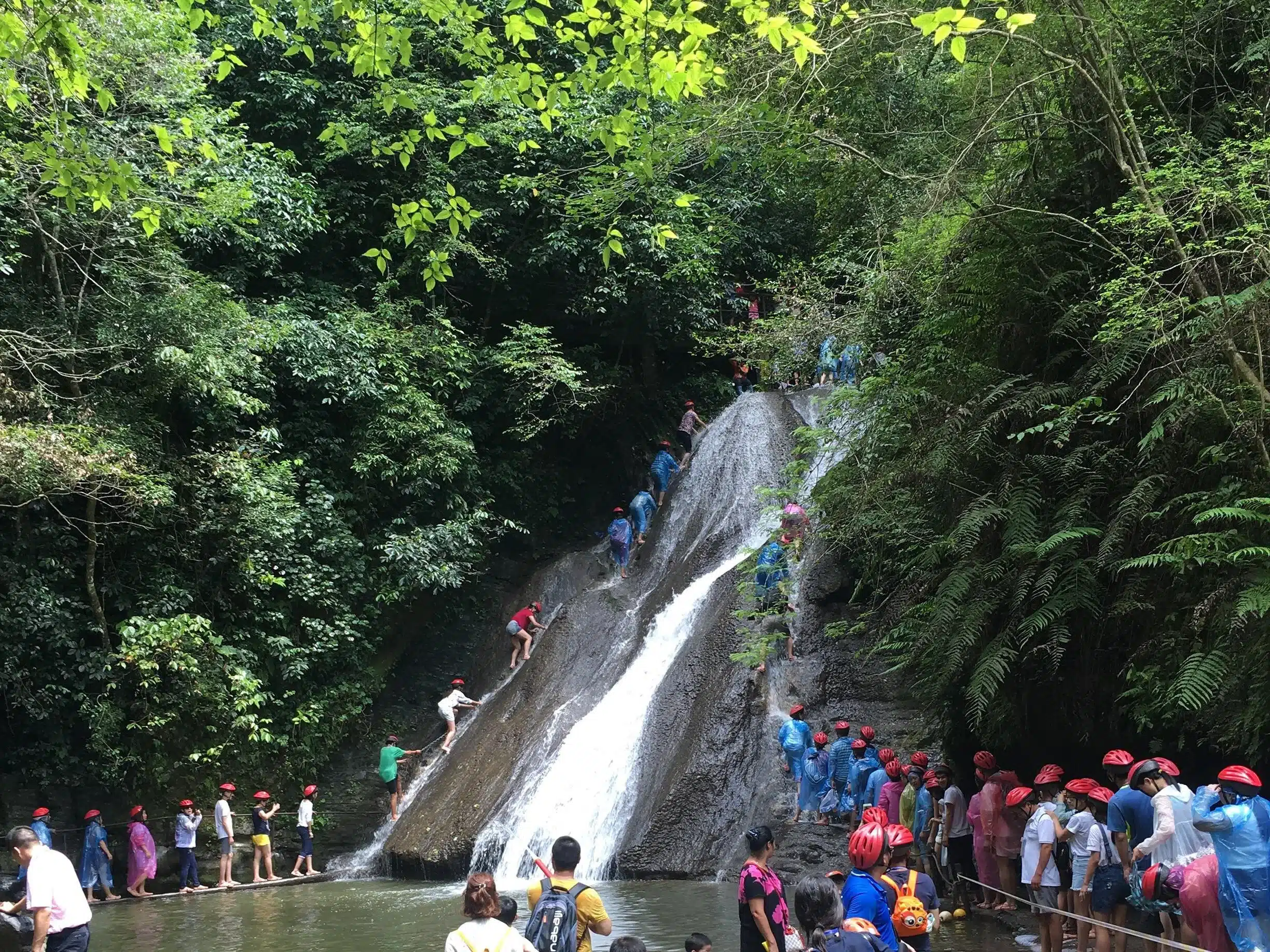 Восхождение на водопад