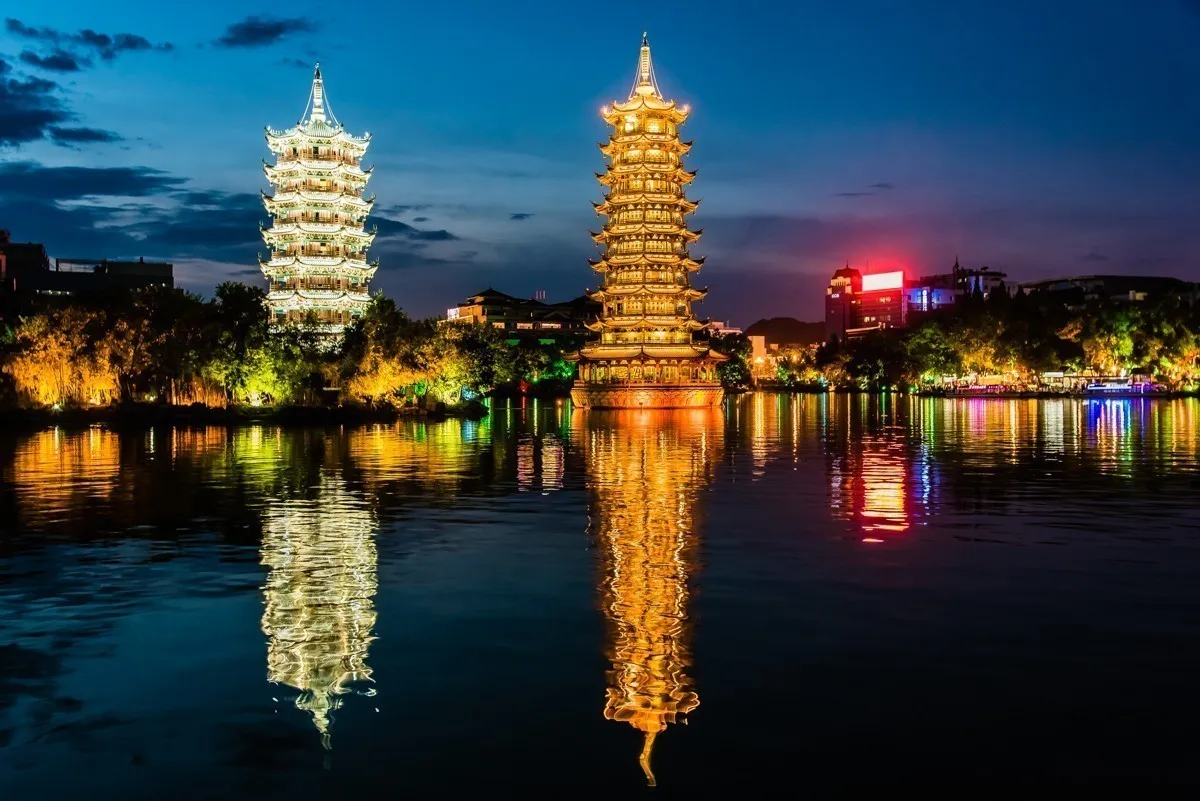 Пагоды Солнца и Луны