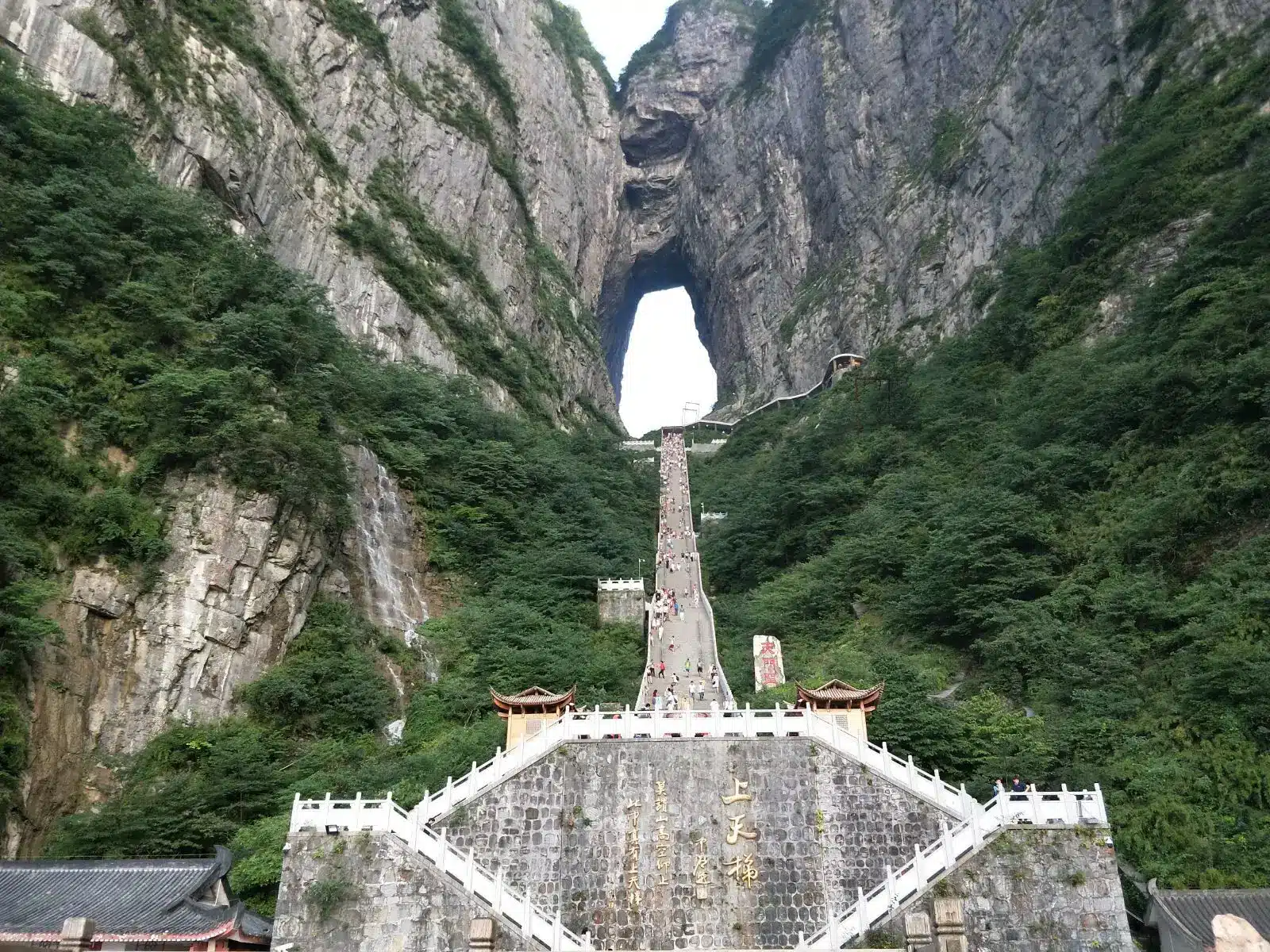 Волшебные горы Чжанцзяцзе