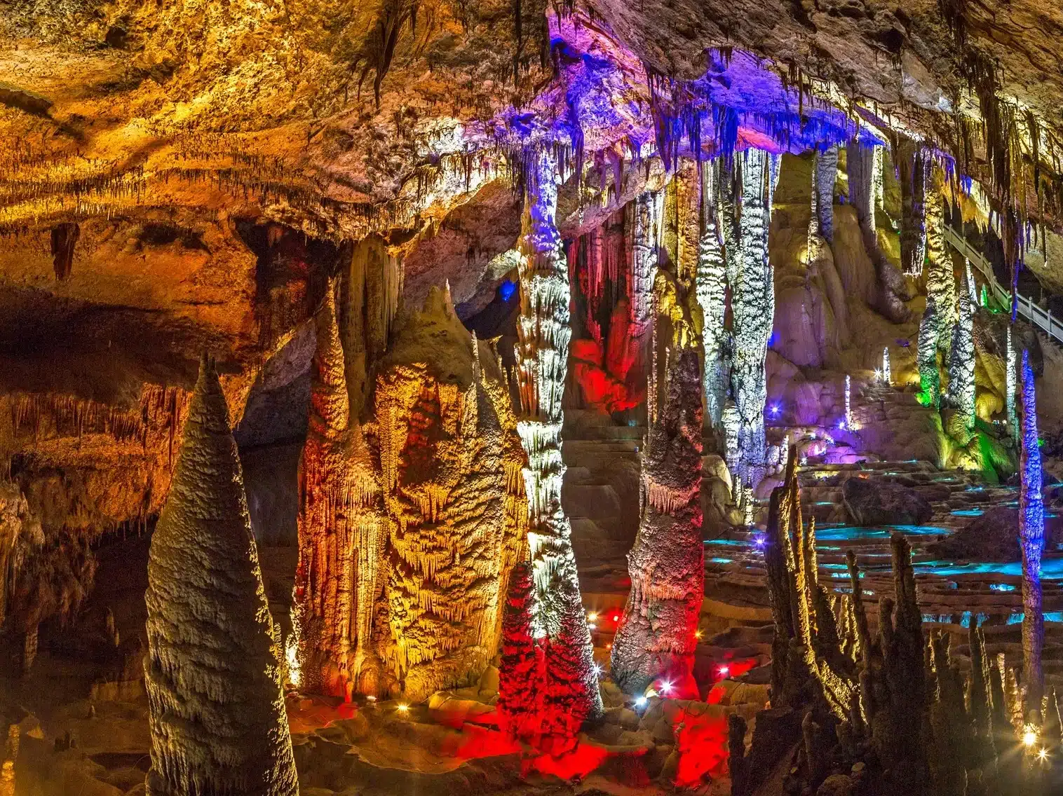 Пещера Цзютянь — карстовая жемчужина Чжанцзяцзе