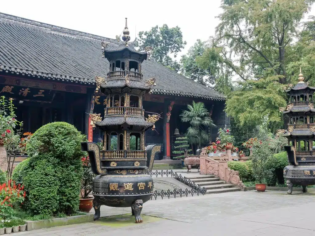 Прогуляйтесь по тихим садам