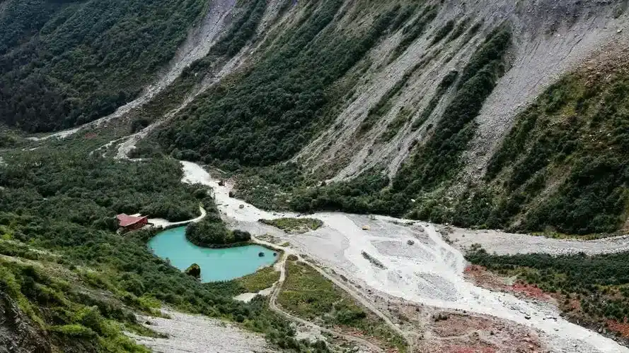 девственный лес в Ущелье Хайлуо