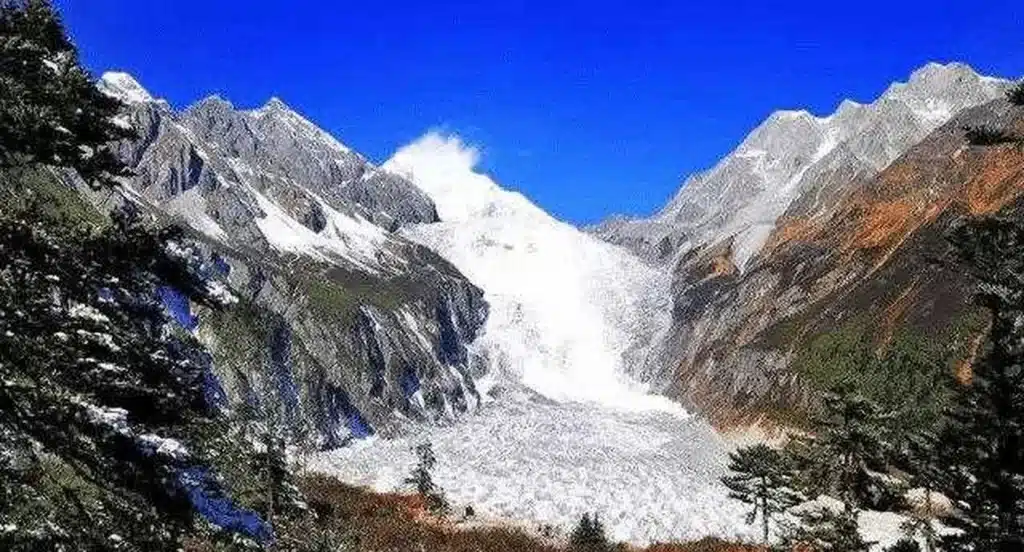 огромный ледопад