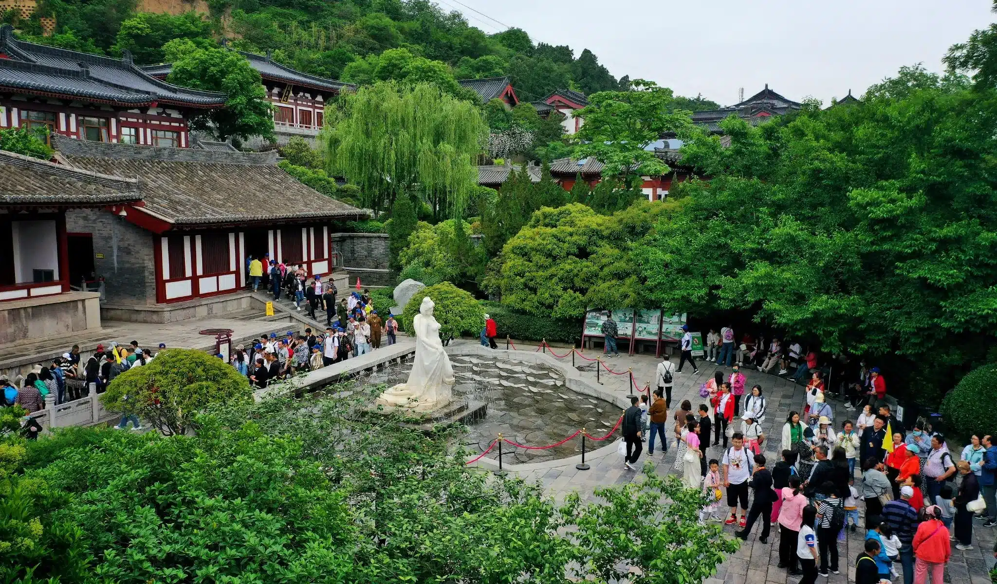 Дворец Хуацин