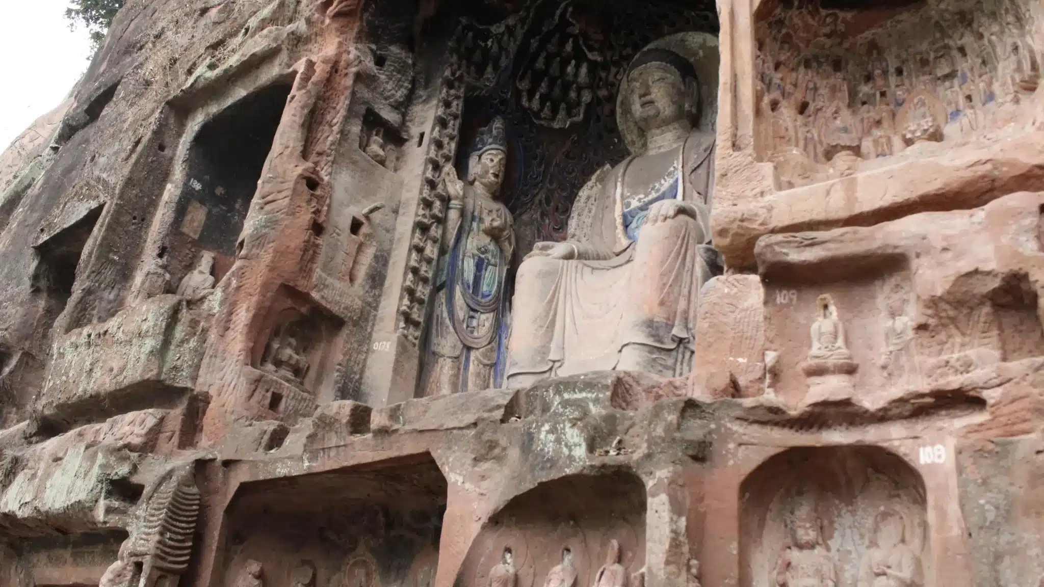 Каменные статуи Тысячи Будд