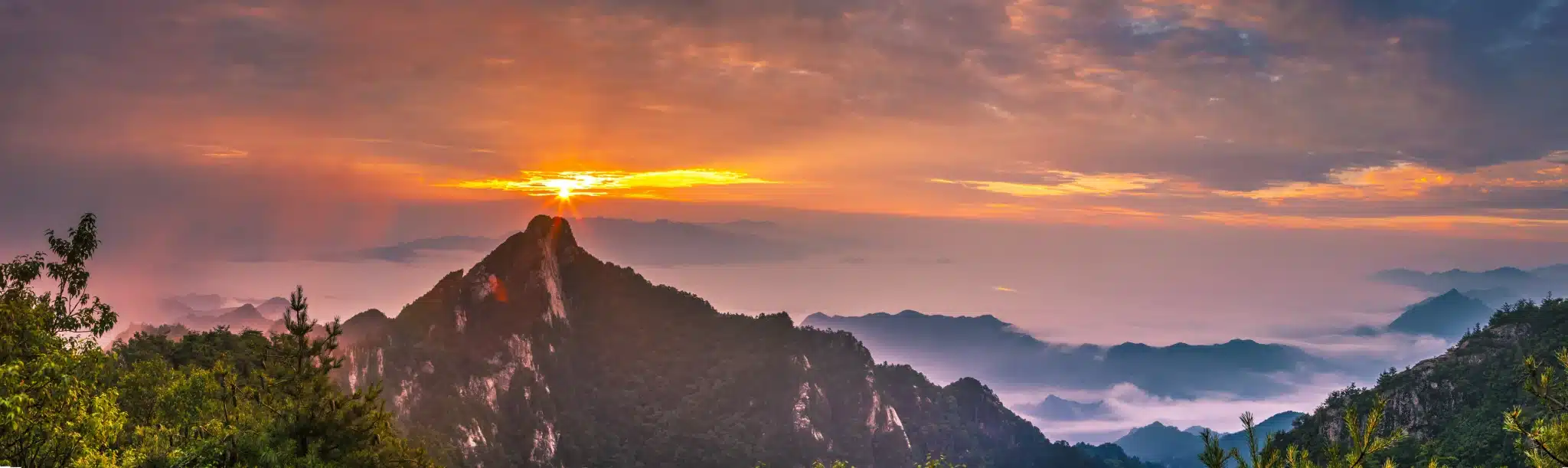 Гора Байюнь в городе Гуанчжоу