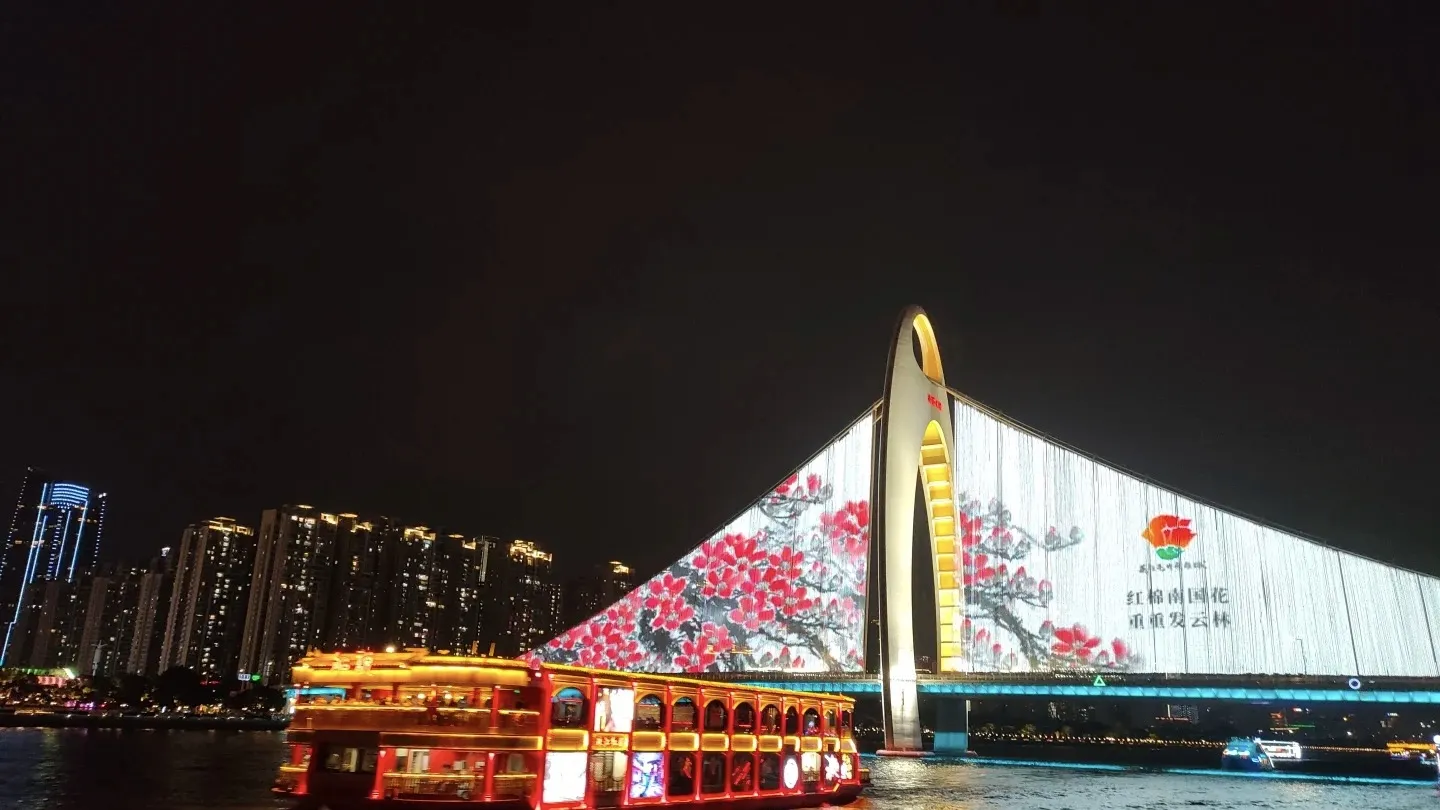 Ночной круиз по Жемчужной реке в городе Гуанчжоу