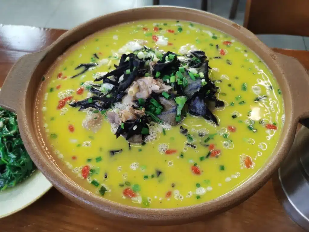 Каменные уши и деревенская курица