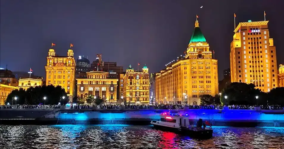 Ночной вид по реке Хуанпу