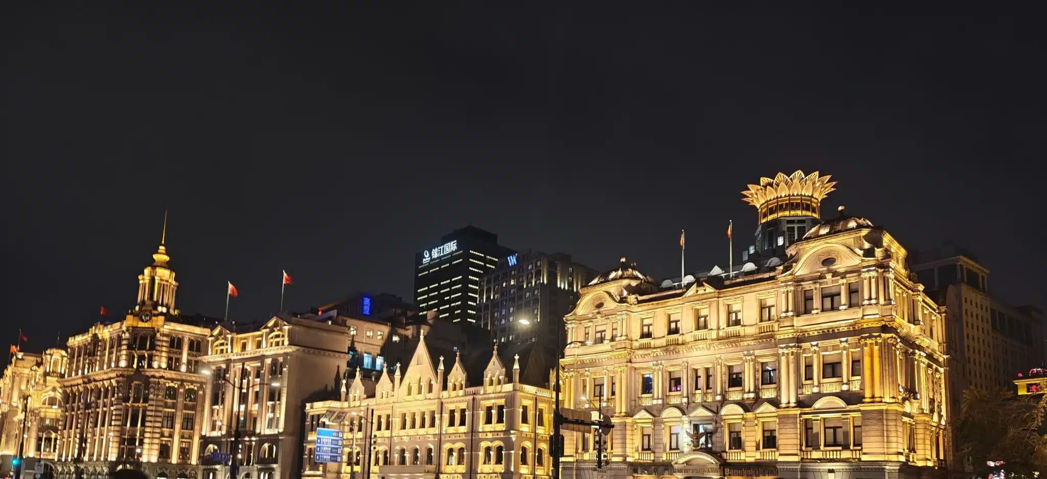 Набережная Вайтань в городе Шанхай