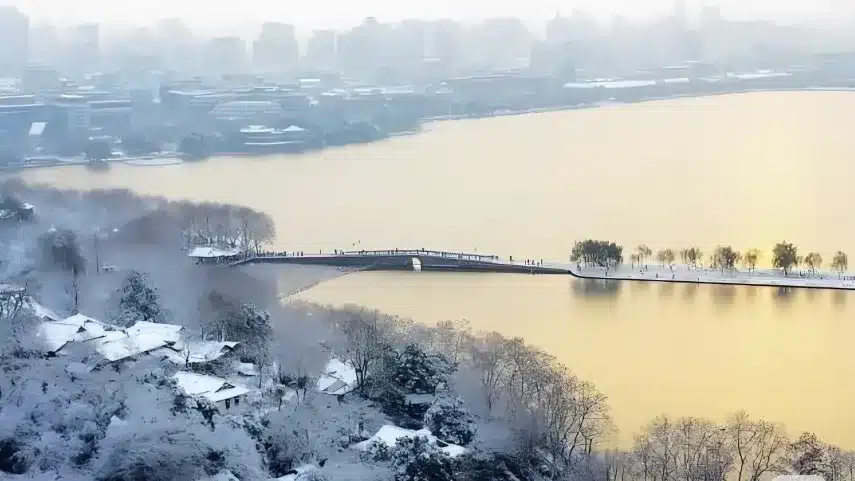 сломанный мост