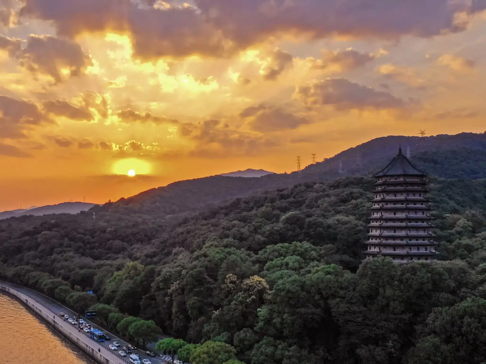 Пагода Шести Гармоний — великолепный вид на реку Цяньтан и город Ханчжоу