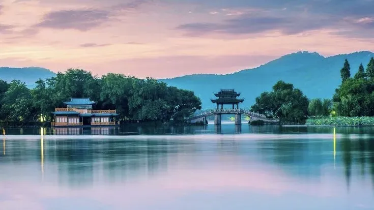 Озеро Западное