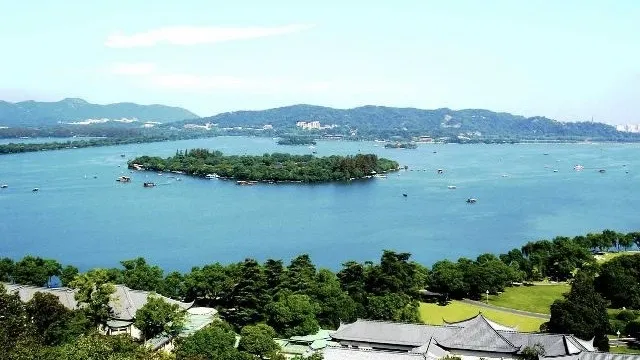 Озеро Западное в городе Ханчжоу