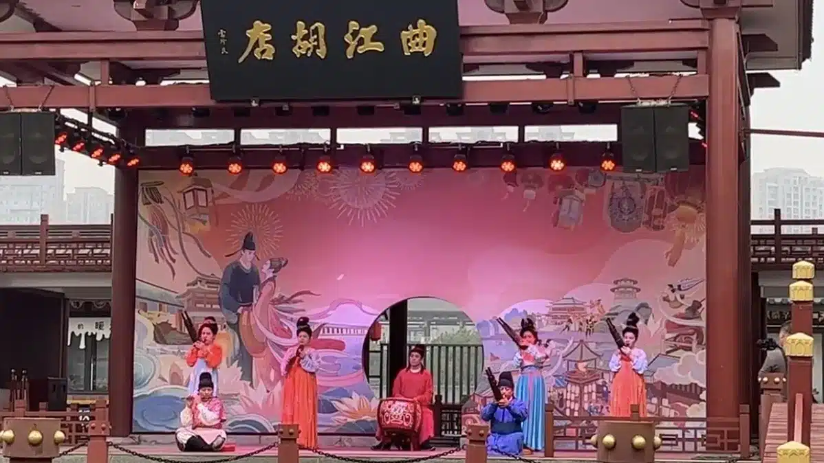 Магазины в Цюйцзян-Ху