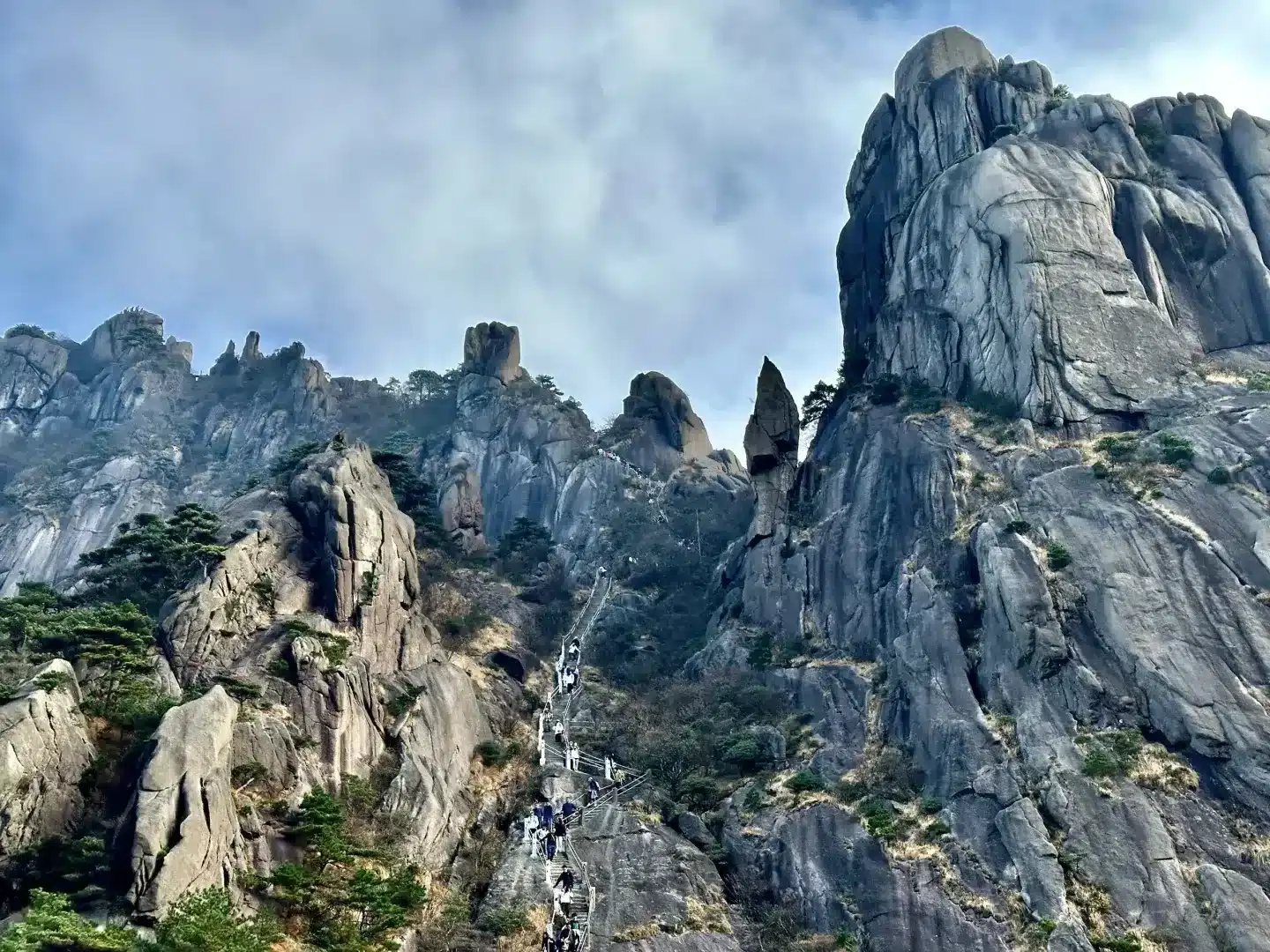 Гротескные скалы