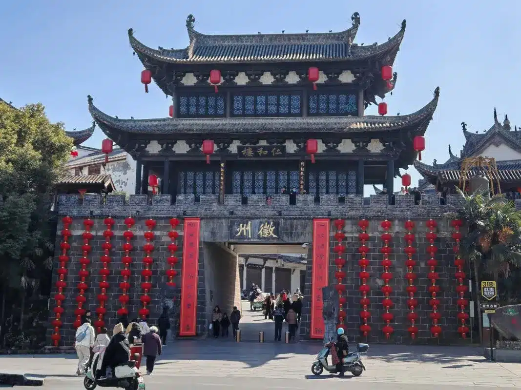 Древний город Хуэйчжоу в провинции Аньхой