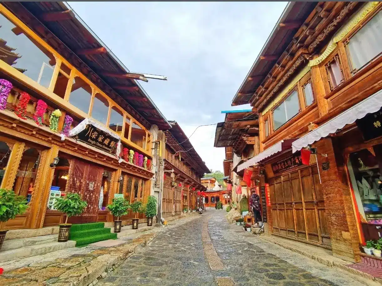 Шангри-Ла: древнему городу Дукэцзун