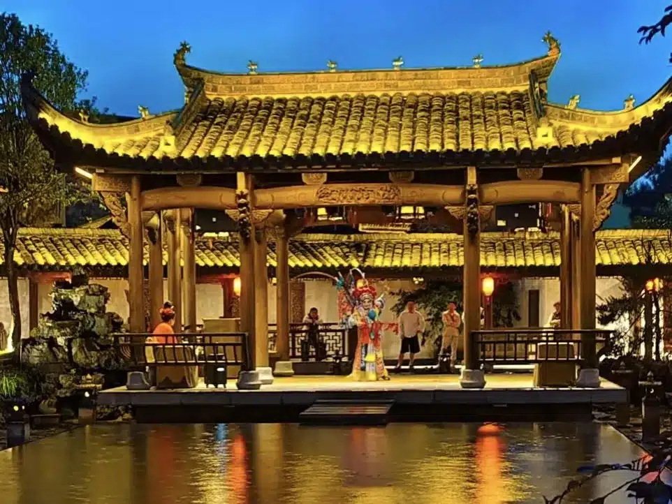 выступления оперы Хуанмэй