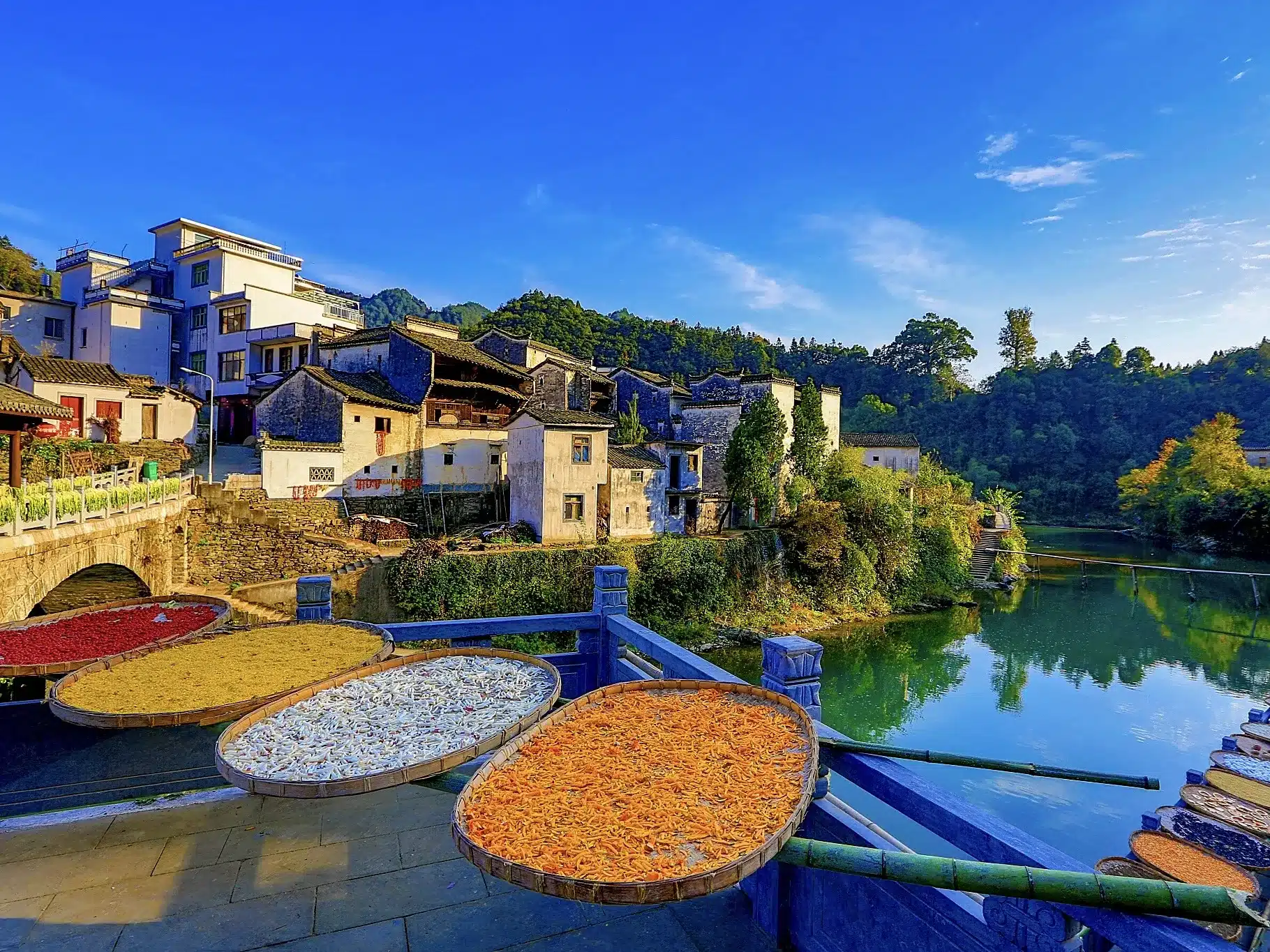 Улица Юэхуа в Горах Циюньшань