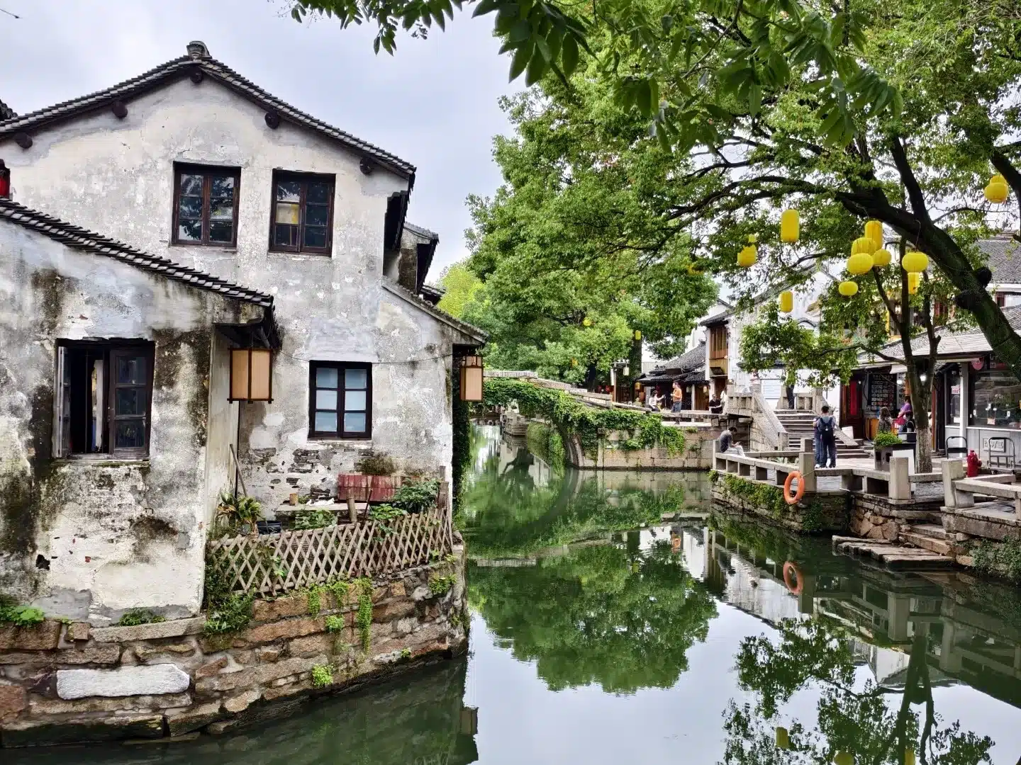 Чжоучжуан — древний водный город Китая с мостами, музеями и домами