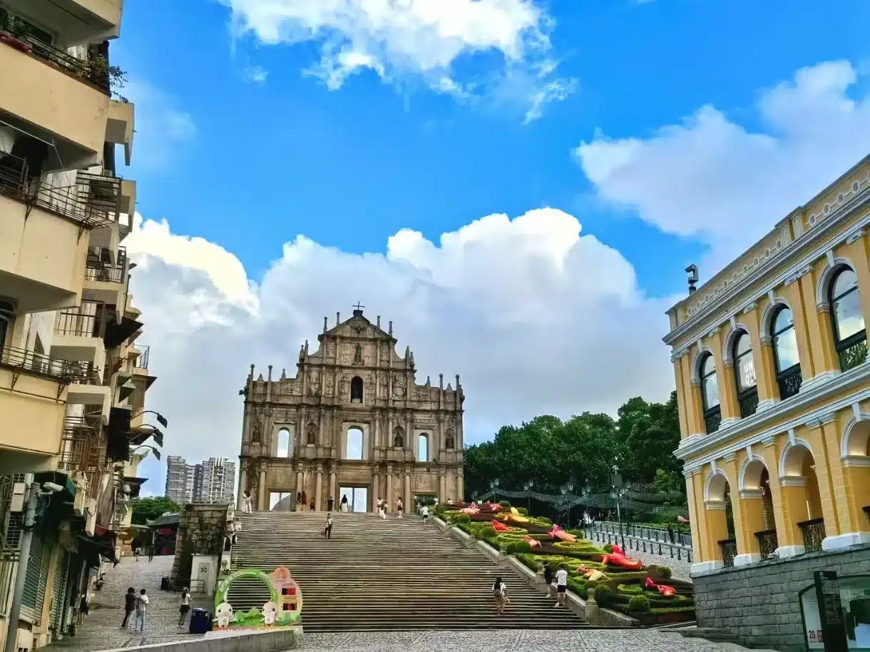Тур Гонконг-Макао-Фэнхуан-Чжанцзяцзе-Шанхай: Города и пейзажи Китая (9 дней)