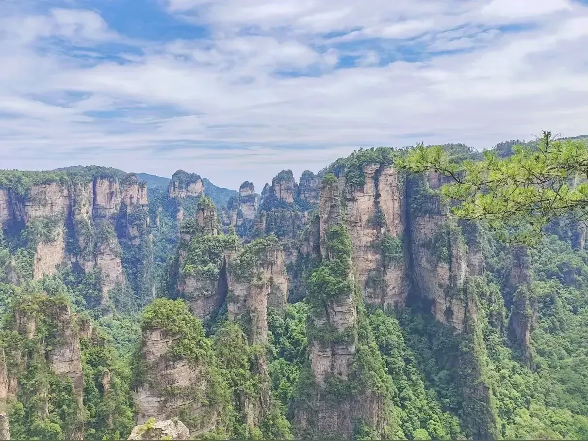 Тур Чжанцзяцзе-Фэнхуан: горы Аватар и древний город у реки (7 дней)