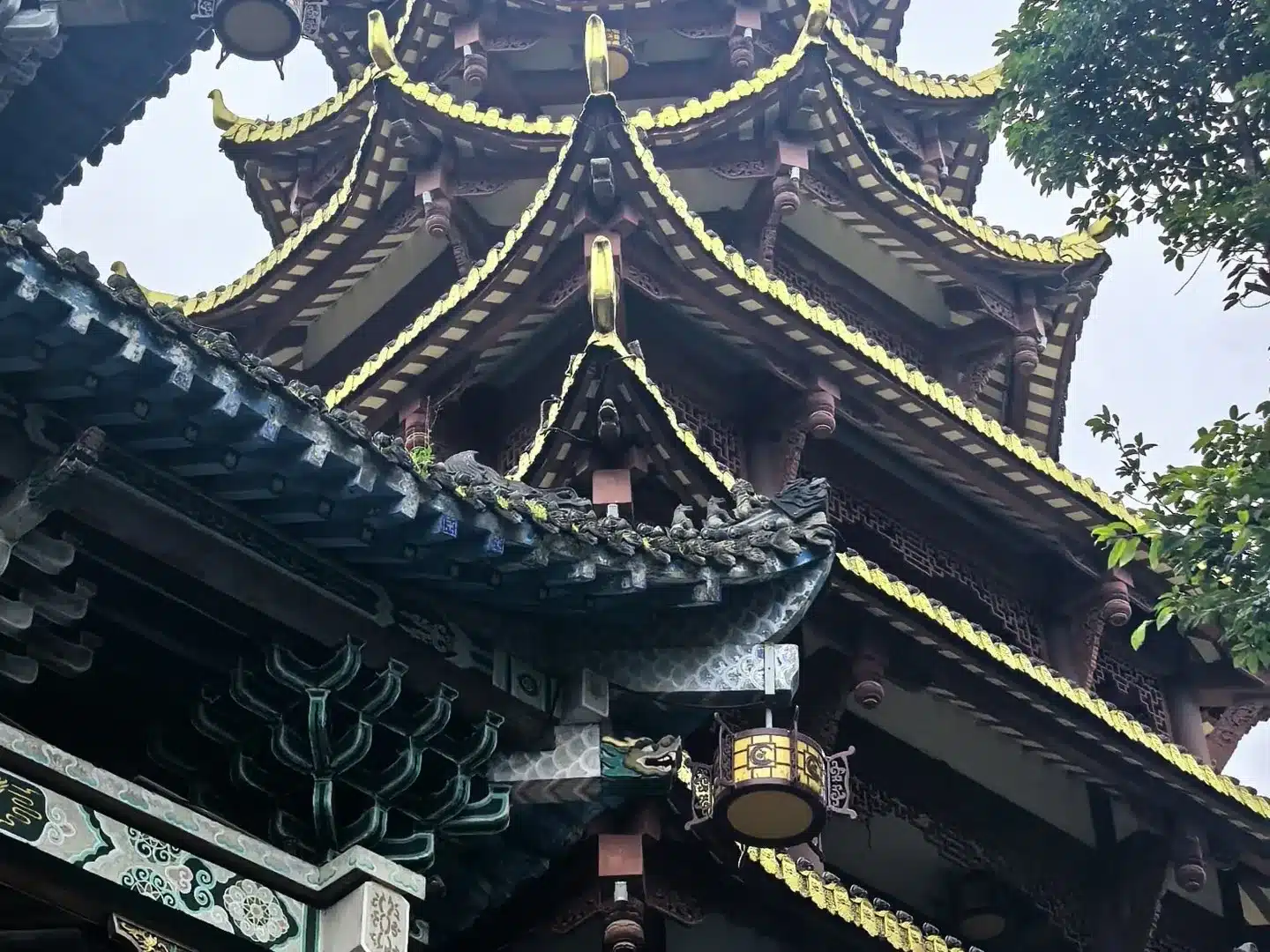 Храм Баолунь в Чунцин Магнитном рту