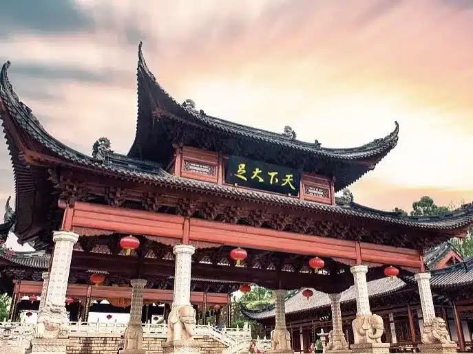 Наскальные рельефы Дацзу в городе Чунцин