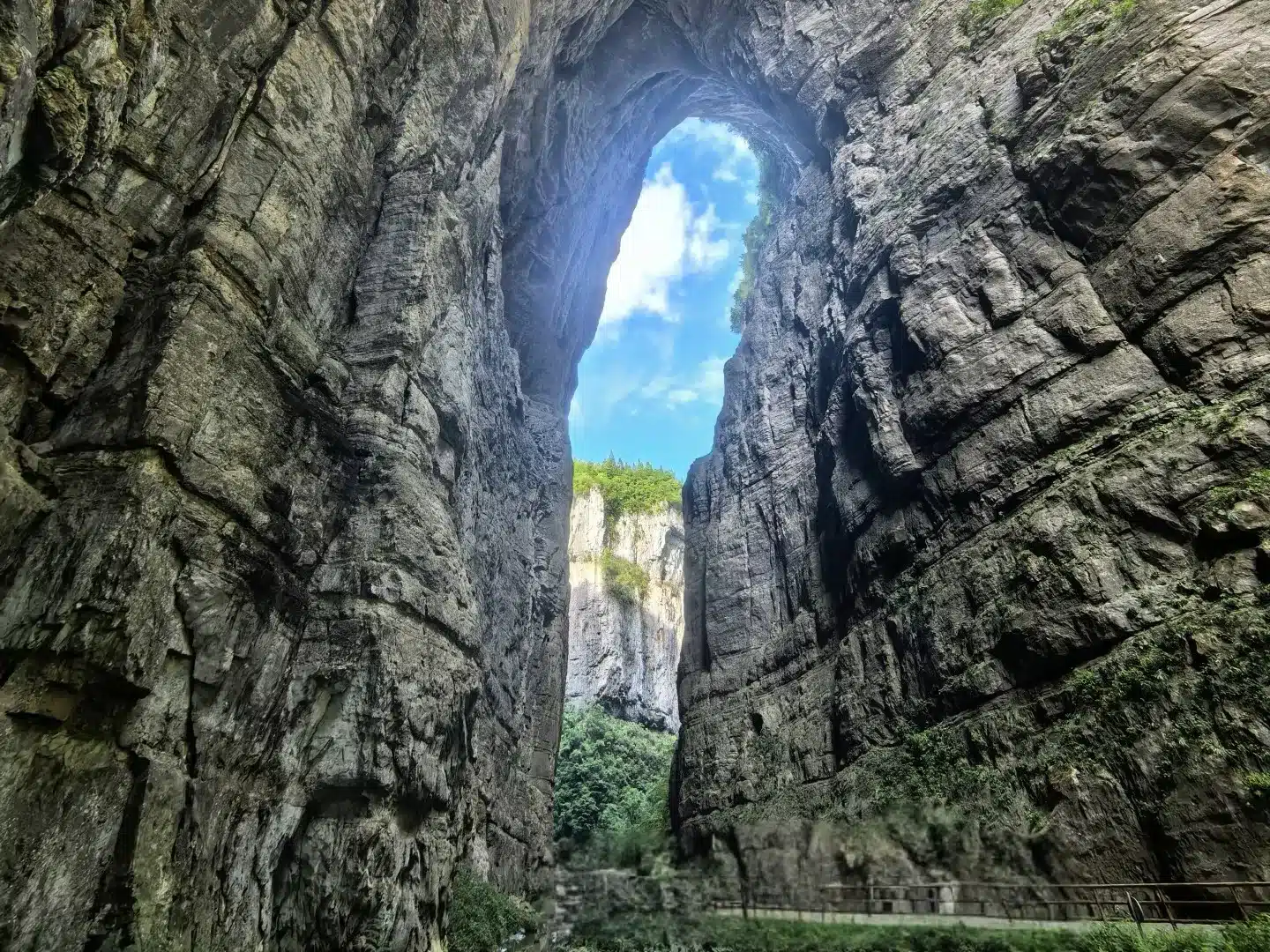 Три природных моста в Чунцине — объект Всемирного наследия ЮНЕСКО