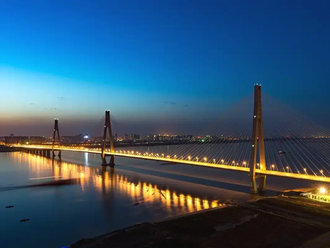 мосту через Реку Янцзы: Тур Ухань - Ичан - гора Лу - Шанхай