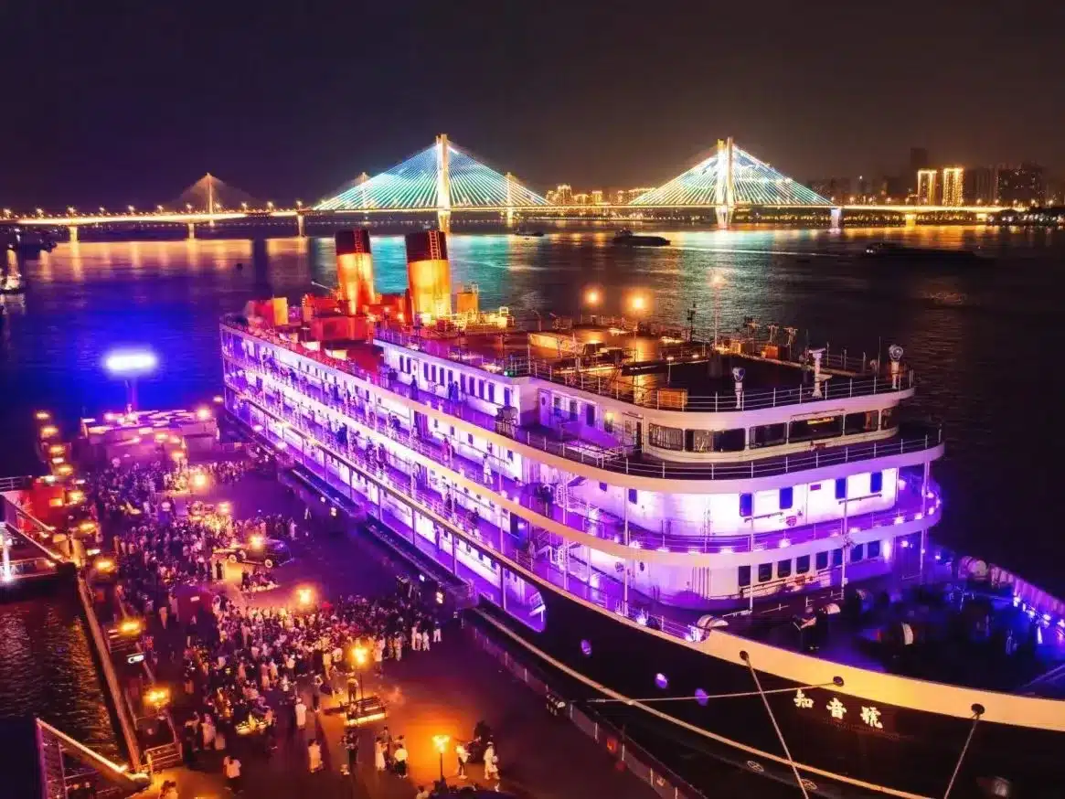 Тур Ухань-Чжанцзяцзе-Ухань на 8 дней: город Янцзы и чудеса природы