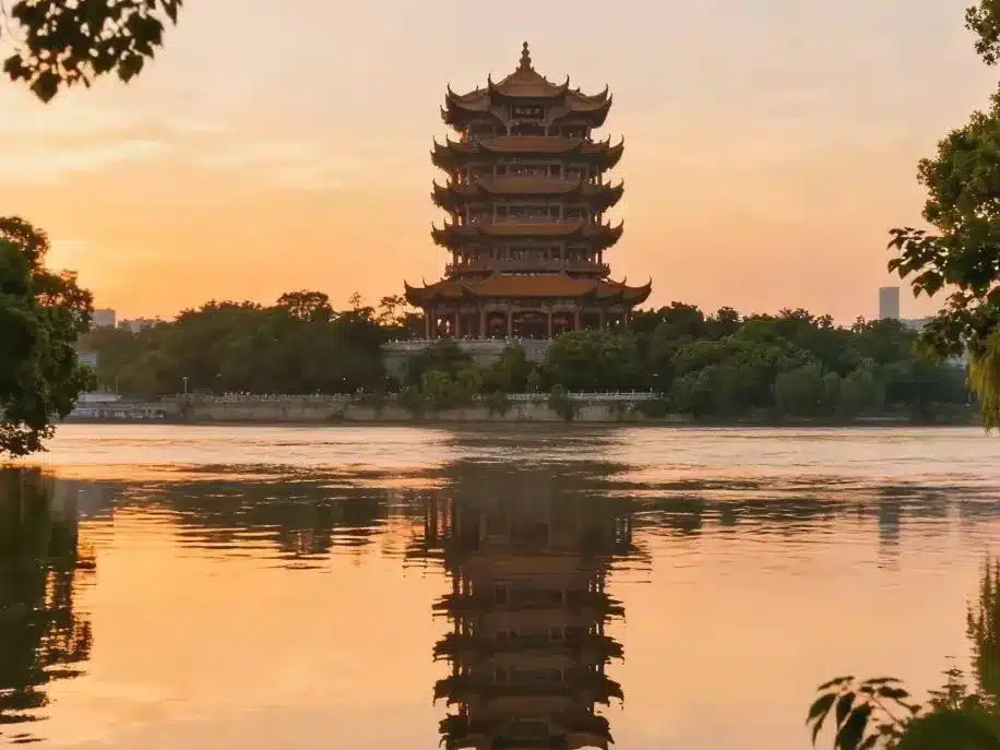 Тур Ухань - Пекин: башню Хуанхэлоу Уханя