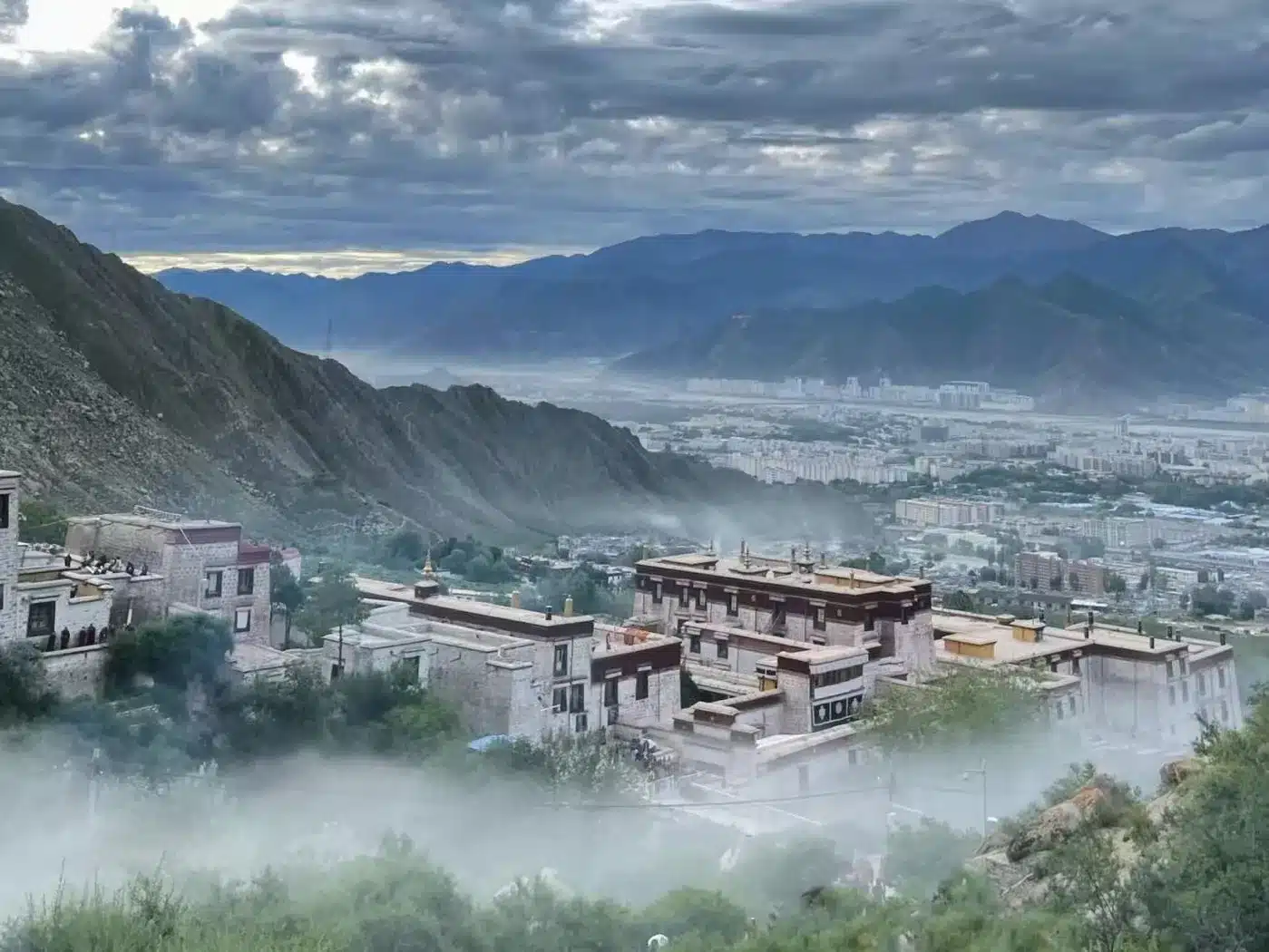 тур Пекин-Лоян-Куньмин-Тибет-Пекин: монастырь Дрепунг