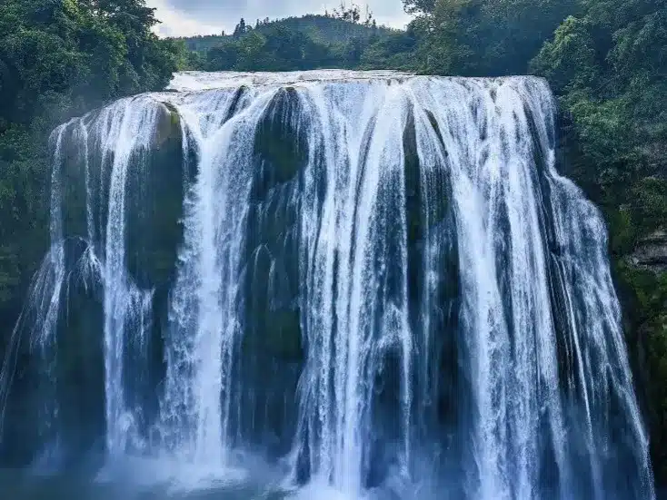 Водопад Хуангошу живописного района Хуангошу
