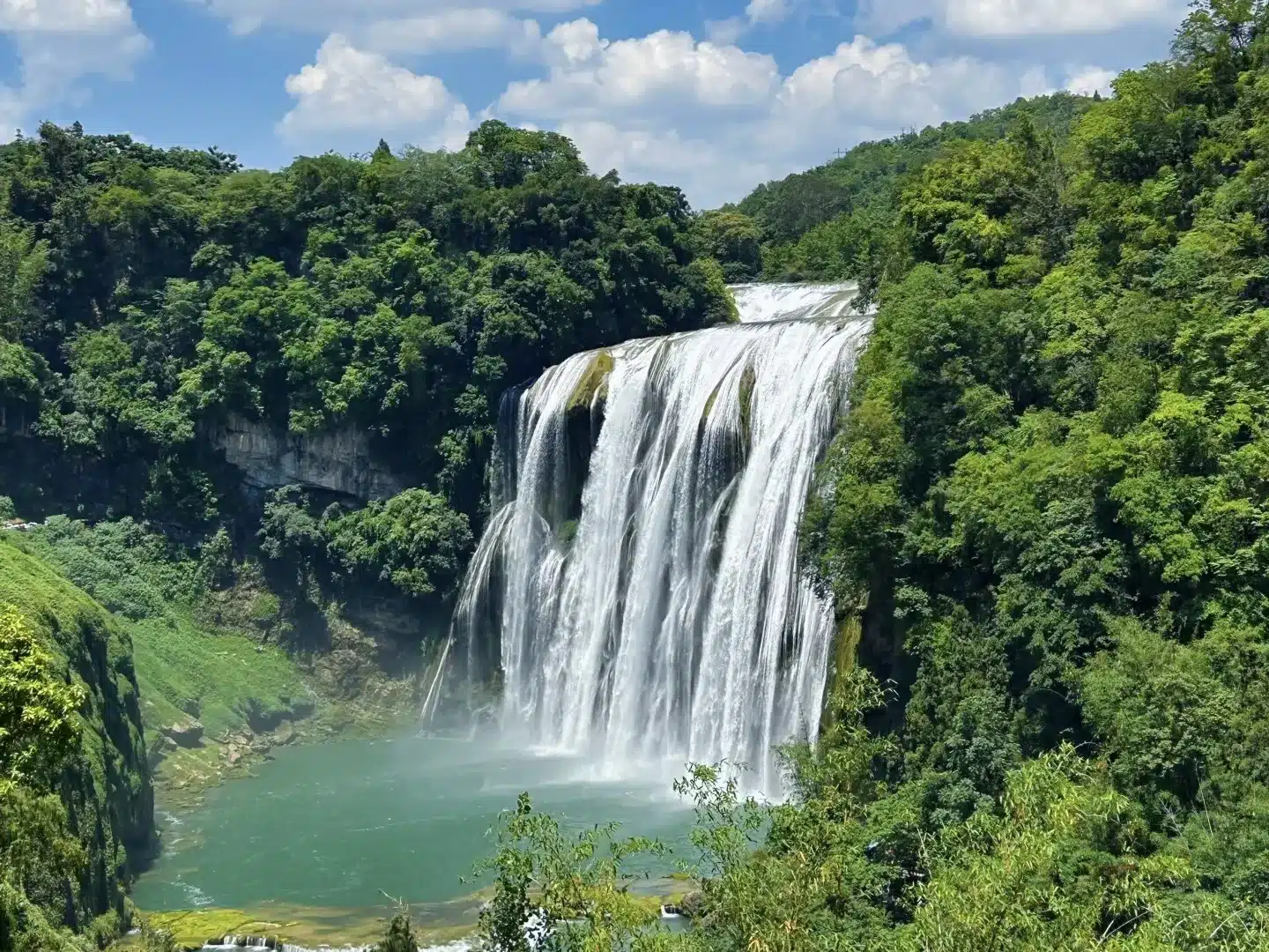 Хуангошу Водопад в провинции Гуйчжоу