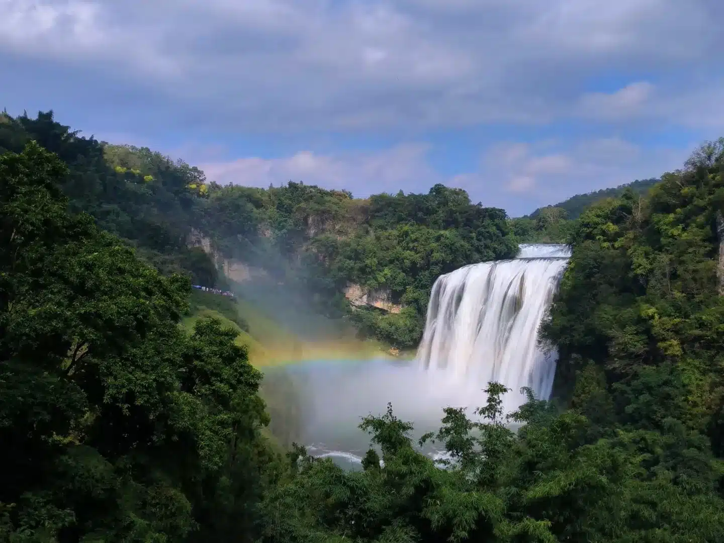 Водопад Хуангошу в провинции Гуйчжоу