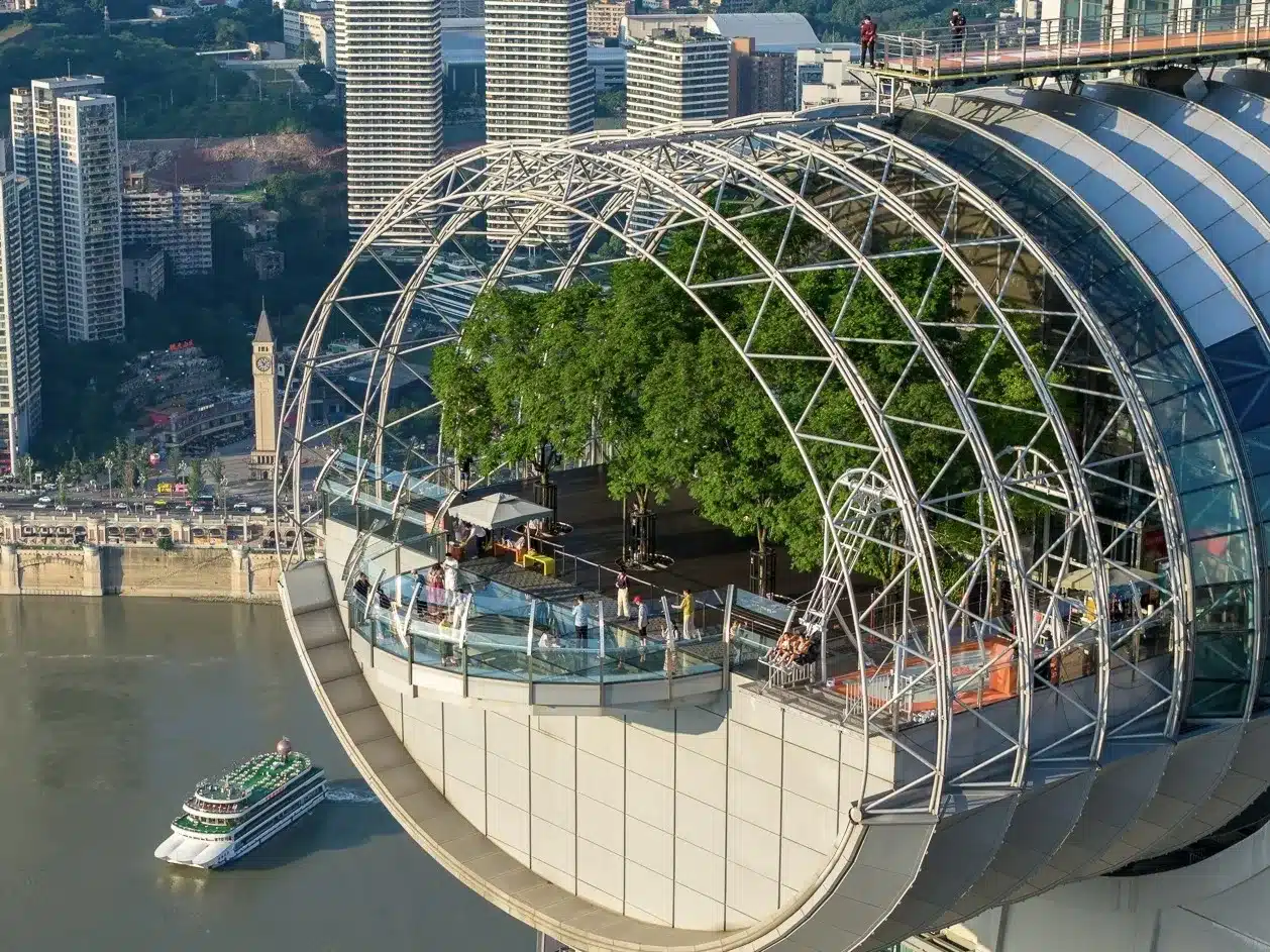 Рай на вершине облаков в городе Чунцин