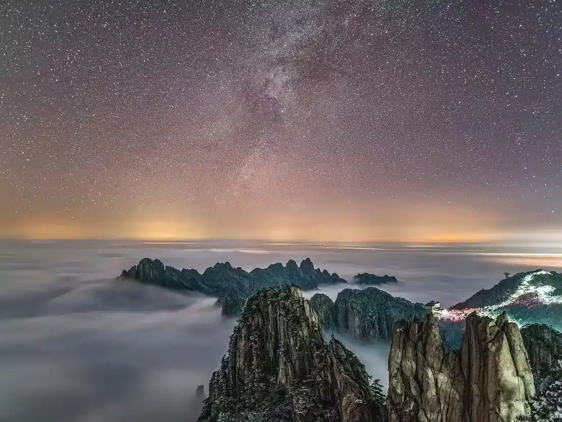 Наблюдение за звёздами на вершине горы в Хуаншане