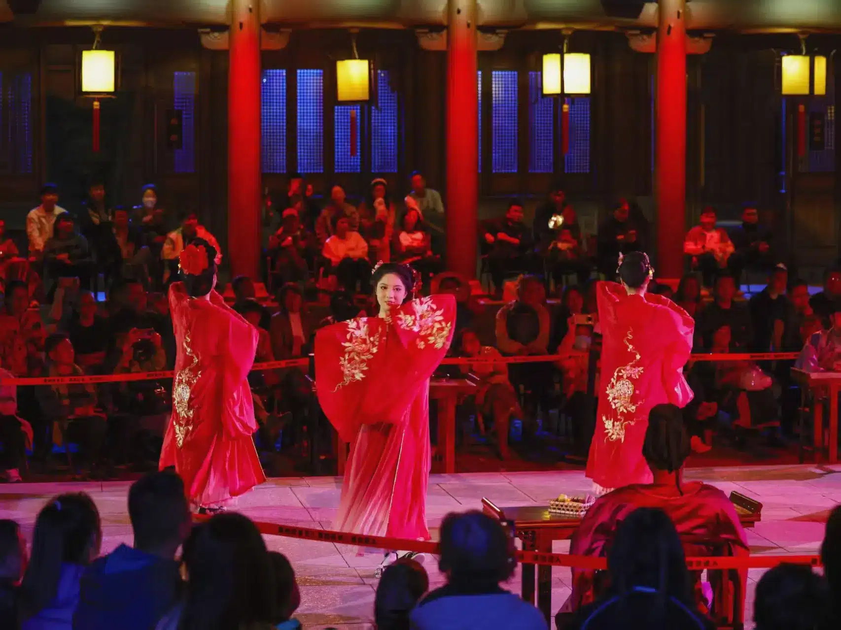 Путеводитель по Хуаншаню: Выступления народной культуры Хуойчжоу