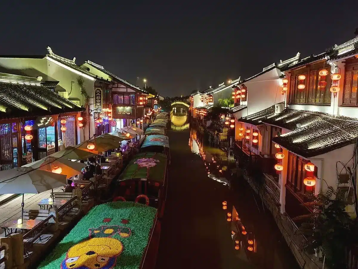 Ночная жизнь в Сучжоу: Прогулка по историческим кварталам