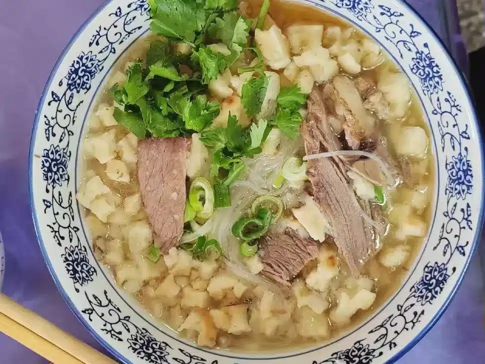 Путеводитель по Сианю: Лаваш, пропитанный супом из баранины