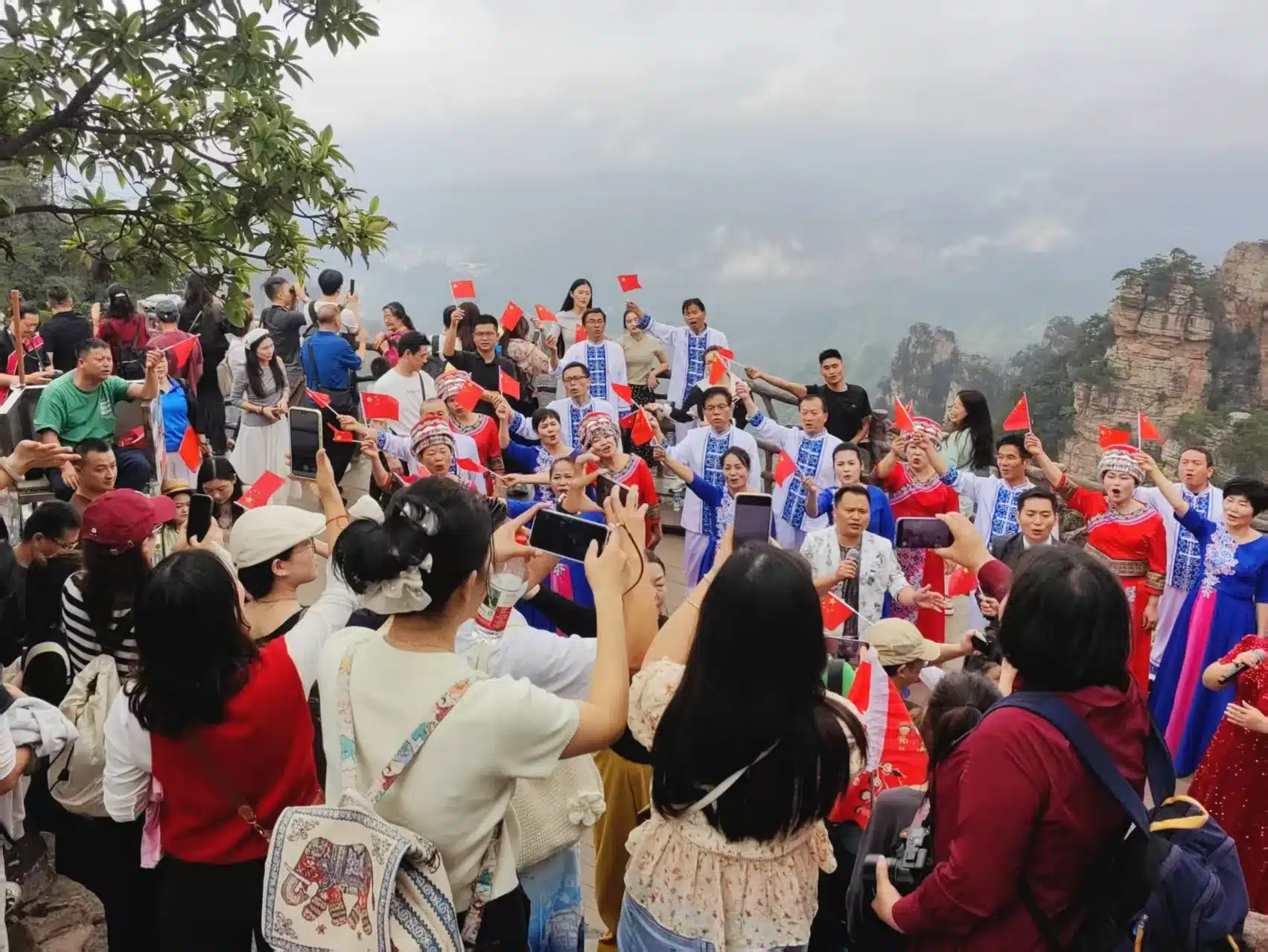 Национальный праздник в Чжанцзяцзе