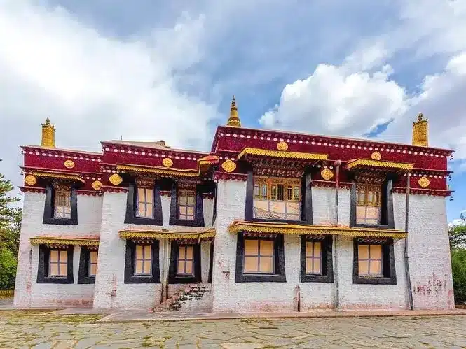 Дворец Дадан Минцзю (Новый дворец) Парка Норбулинка