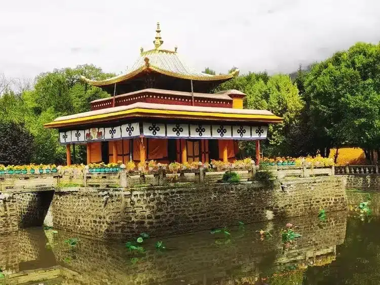 Садово-парковый ландшафт Парка Норбулинка