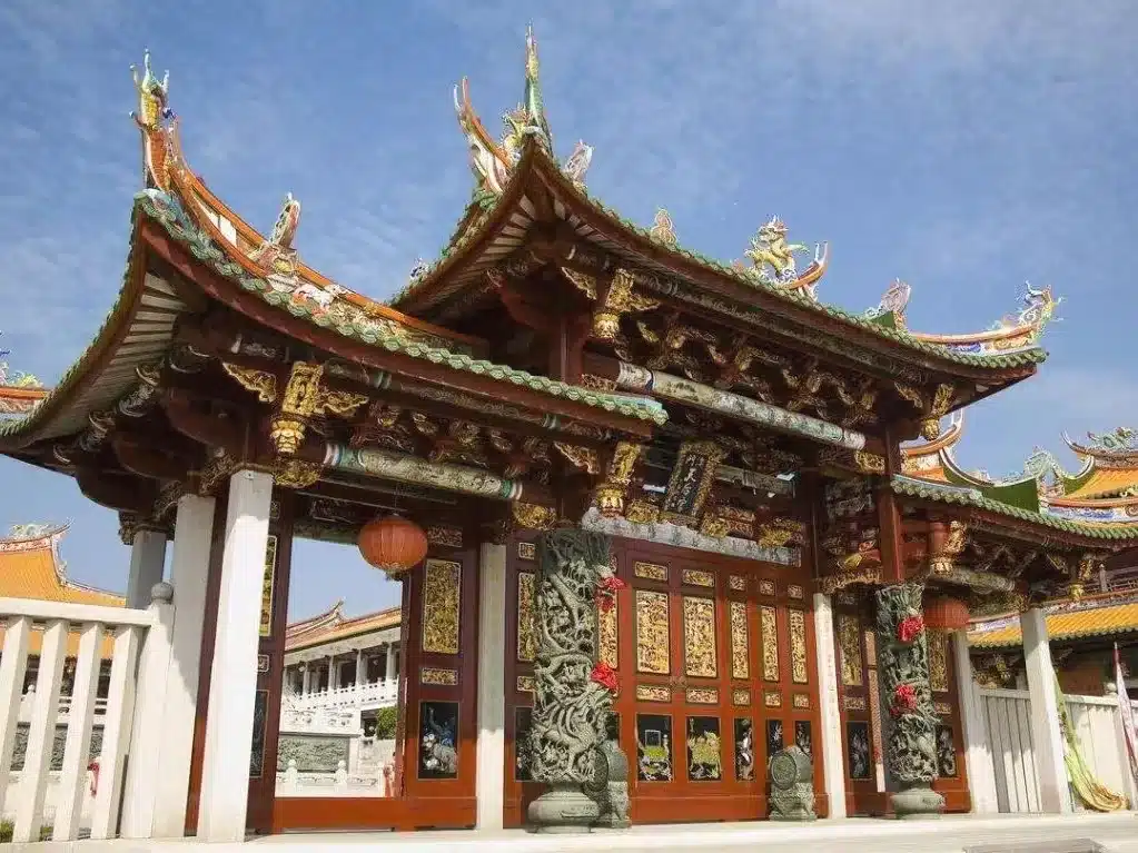 Главный зал и Павильон Гуаньинь Храма А-Ма