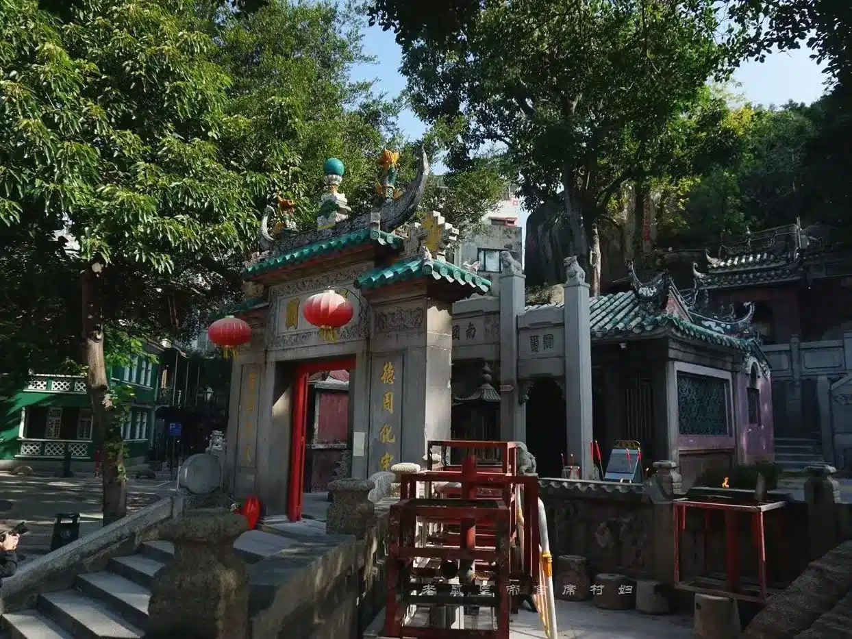 Ворота и арка Храма А-Ма