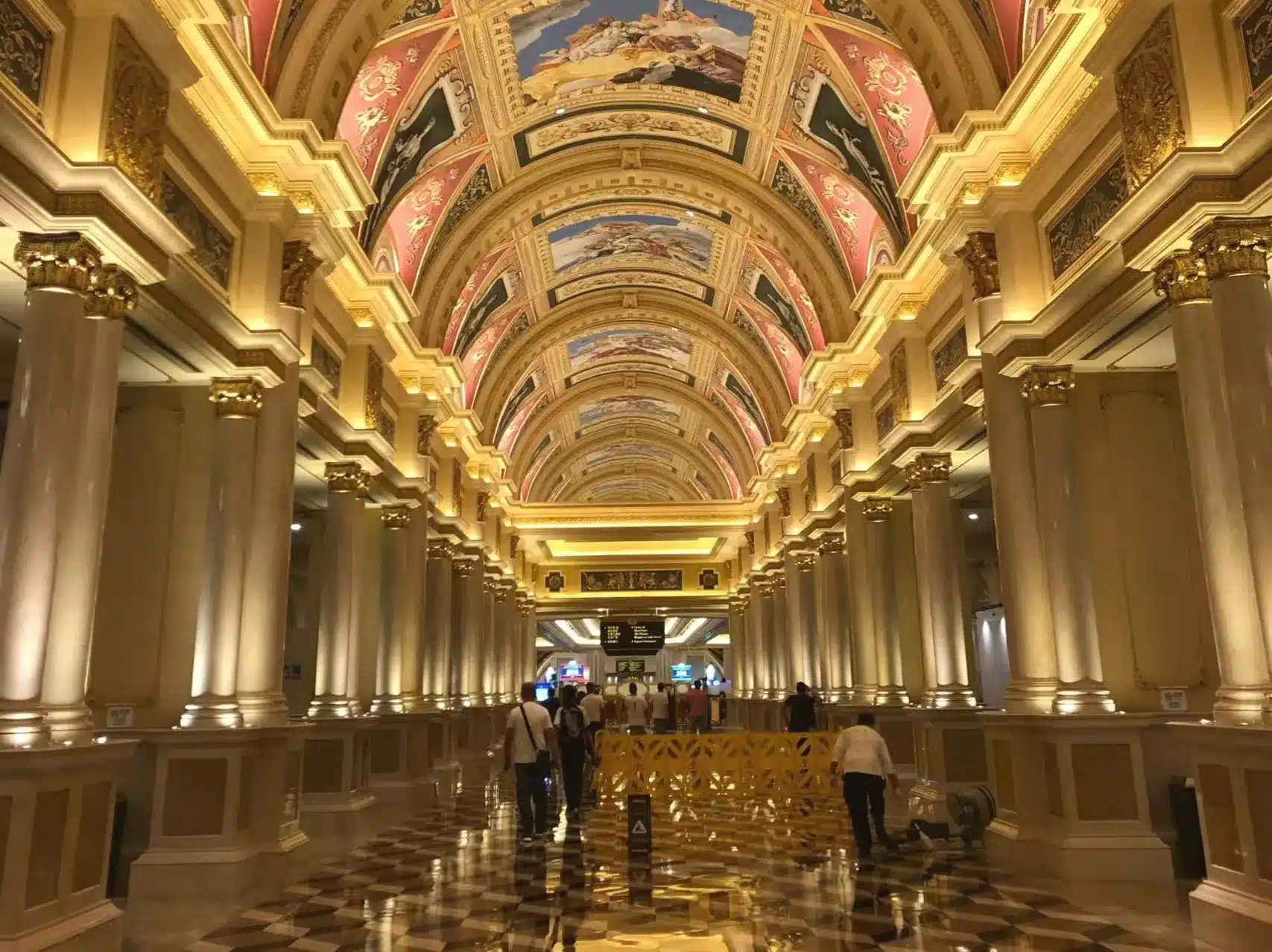 золотой купол Венециана