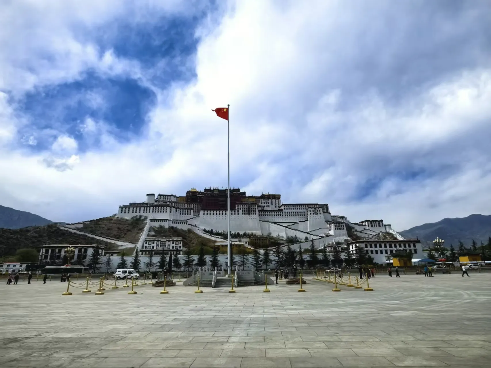 Площадь перед дворцом Потала